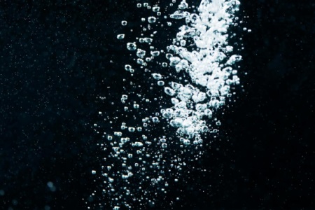 【纯水知识】当水作为一种试剂，其中的超标污染物如何具体影响实验结果？460.JPG